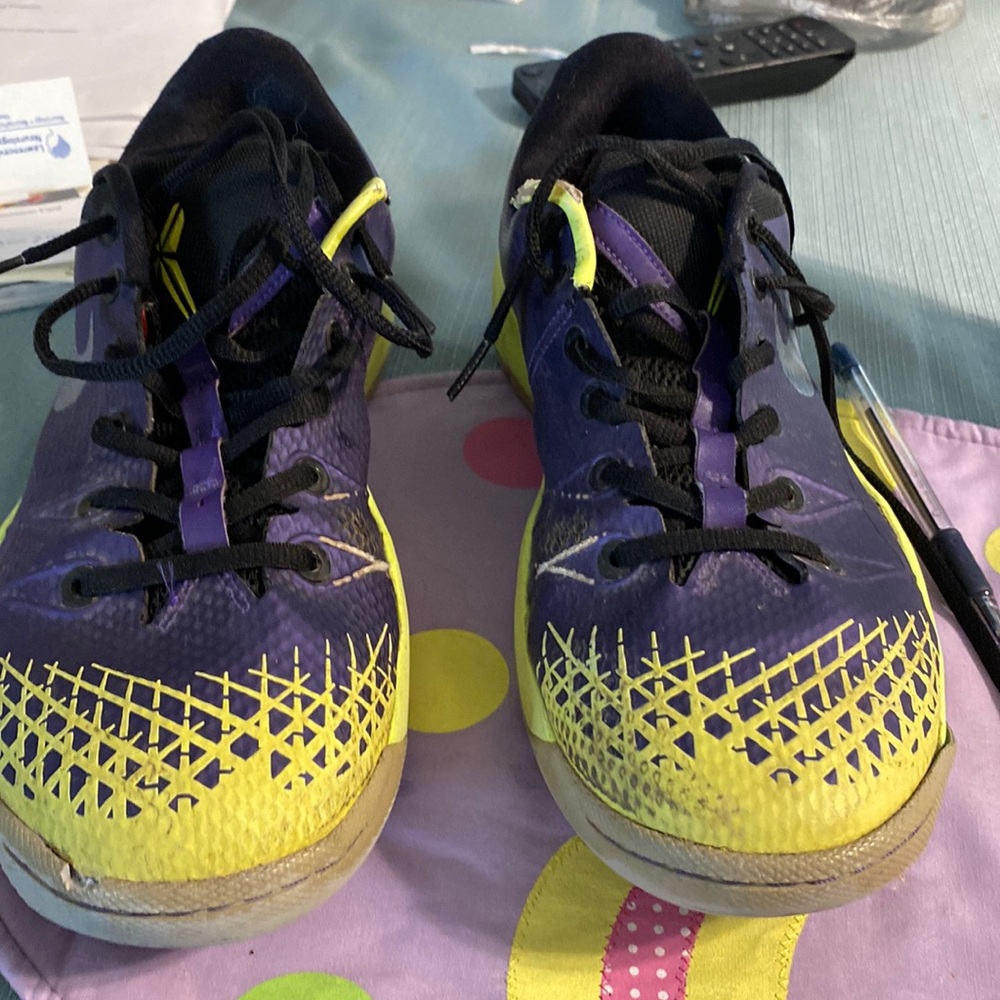 Mens Kobe Bryant sneakers